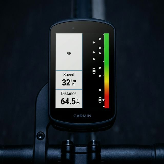 Imagen captada por la cámara 4K de la Garmin Varia Vue con matrícula visible